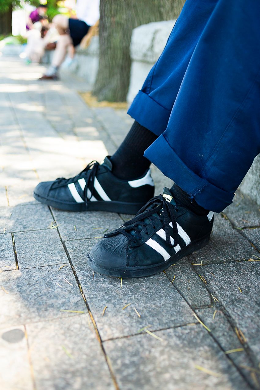 静かにブーム拡大中！「エビセンスケートボード」を着た3名の洒落者をパパラッチ - 10枚目の画像