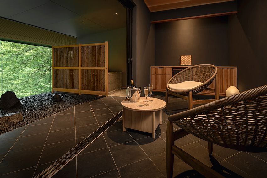 スイートルームの湯上がりスペース、石の間。
