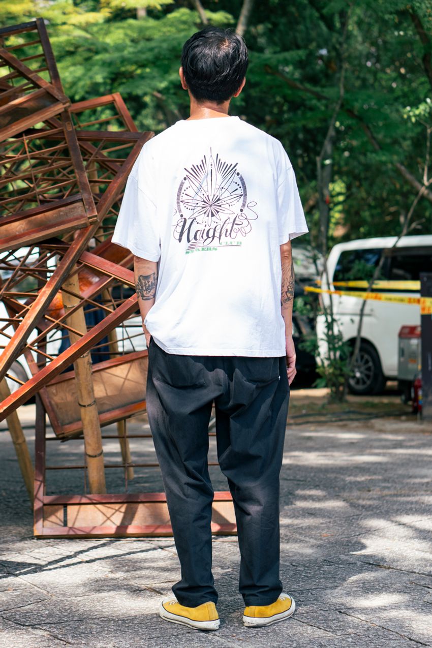 Tシャツは「左胸にワンポイント、背中にドンッ！」が今っぽい。その好例をスナップで！ - 3枚目の画像