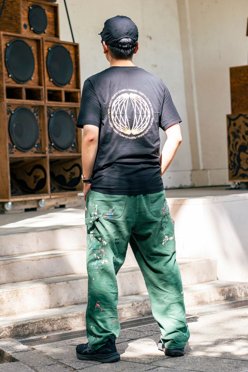 Tシャツは「左胸にワンポイント、背中にドンッ！」が今っぽい。その好例をスナップで！ - 5枚目の画像