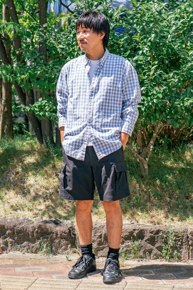 シャツ＝ジェイクルー　Tシャツ＝アルヴァナ　パンツ＝ラルフローレン　シューズ＝ナイキ