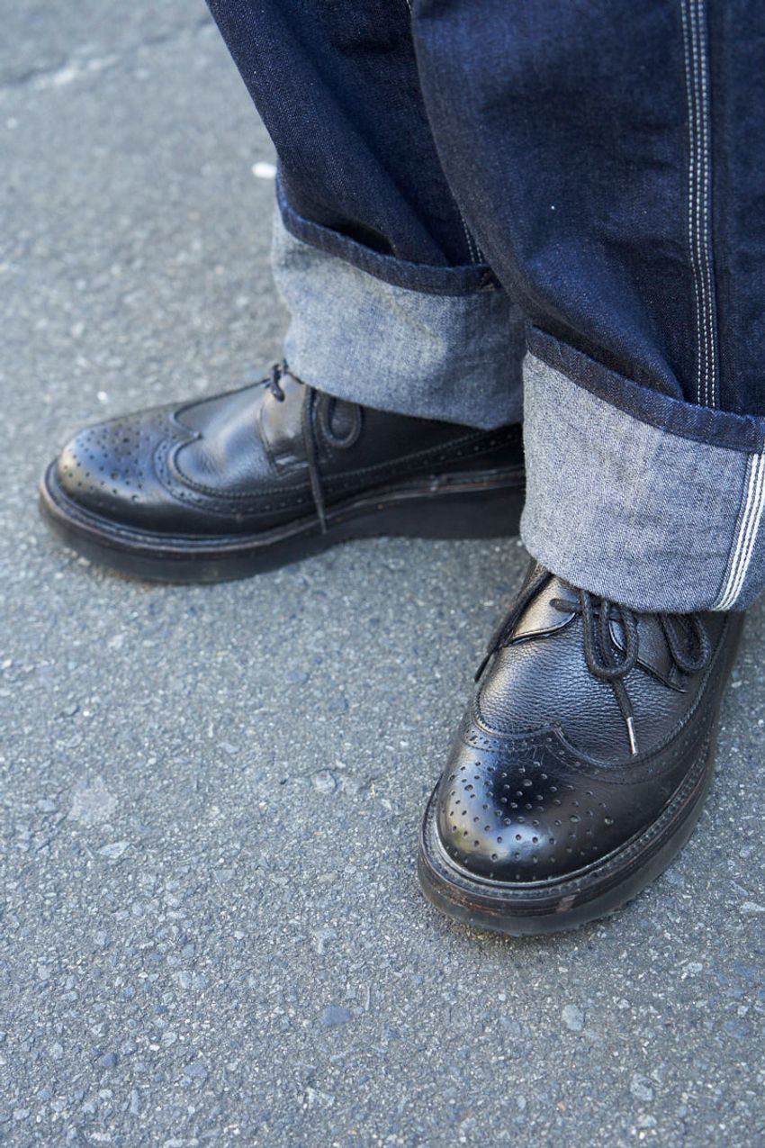 グラフペーパー、リーetc. リーバイス以外の“ひと癖デニム”3選を街角スナップで！ - 5枚目の画像