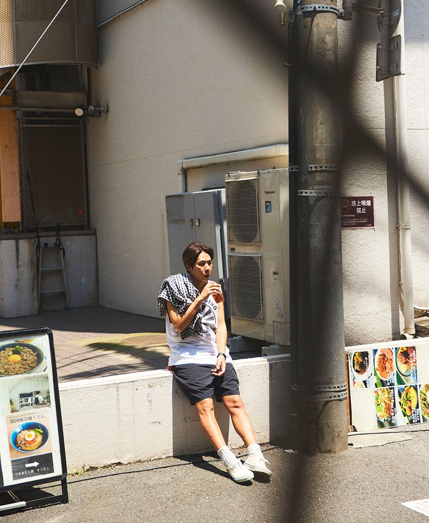 私服のロッチ・コカドさんを原宿でパパラッチ！“自作した服”のクオリティを抜き打ちチェック - 17枚目の画像