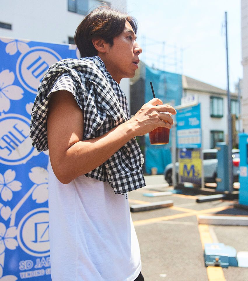 私服のロッチ・コカドさんを原宿でパパラッチ！“自作した服”のクオリティを抜き打ちチェック - 14枚目の画像