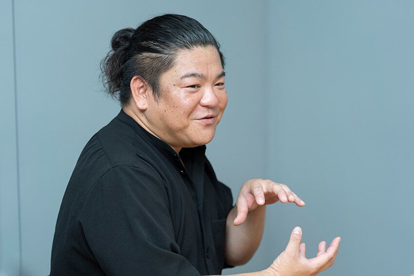 花岡和佳男（はなおか・かずお）⚫︎株式会社シーフードレガシー 代表取締役フロリダの大学にて海洋環境学及び海洋生物学を専攻。 卒業後、モルディブ及びマレーシアにて海洋環境保全事業に従事。 2007年より国際環境 NGOで海洋生態系担当シニア・キャンペナーとしてジャパン・サステナブル・シーフード・プロジェクトを立ち上げ引率。