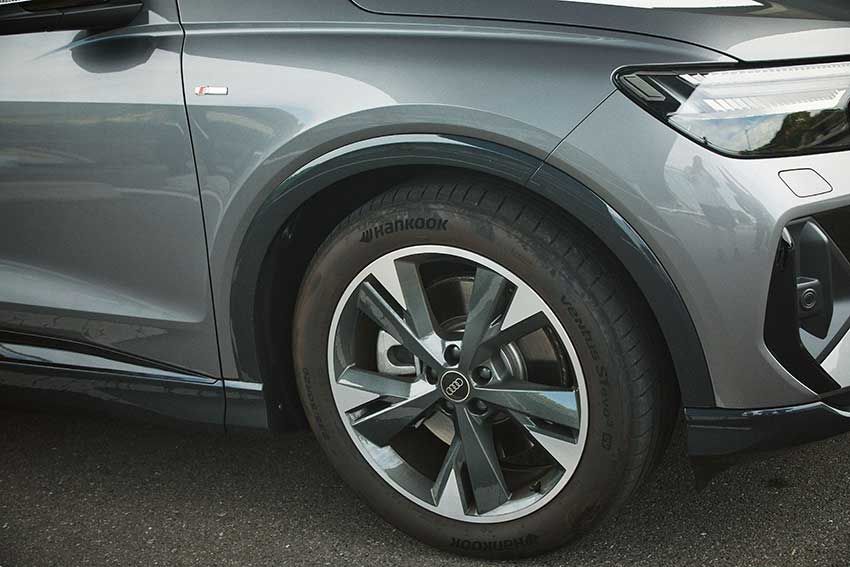 「最初はパジェロ。次にベンツ。そして……」小野伸二さんのアウディを拝見！愛車遍歴も大公開 - 5枚目の画像