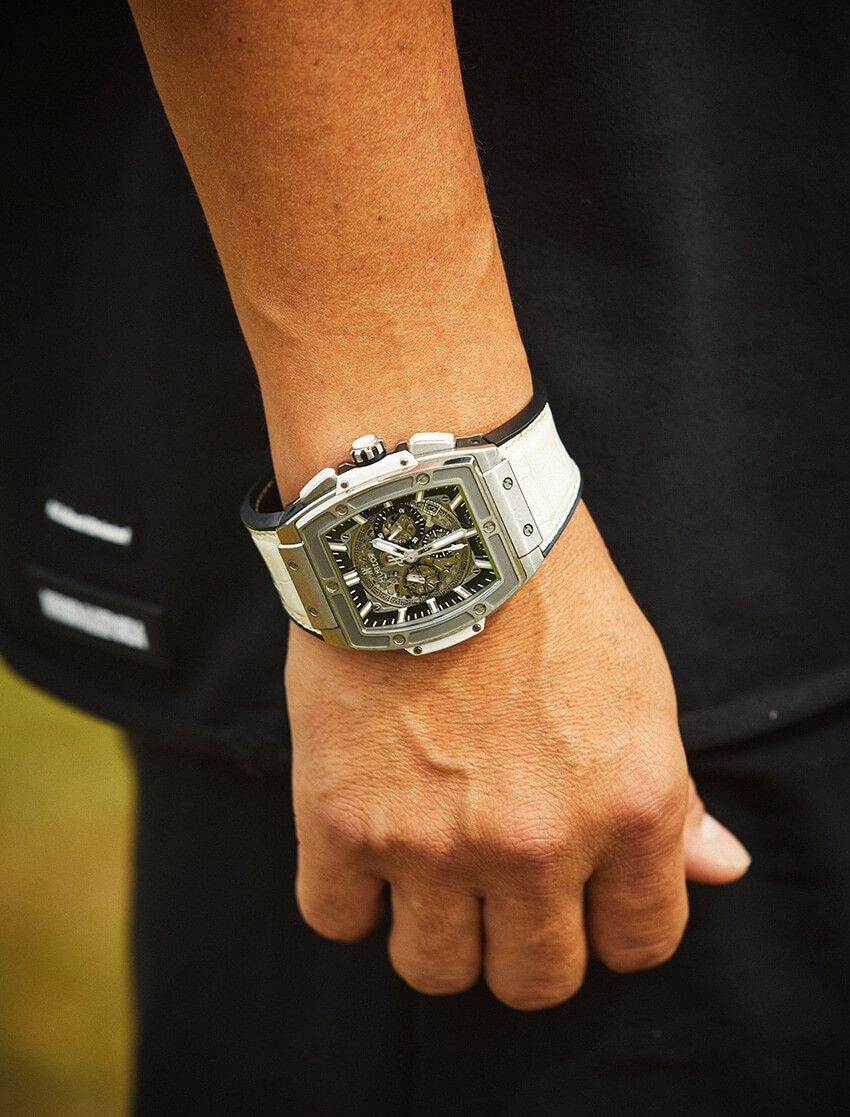 私服姿の小野伸二さんに突撃パパラッチ！愛用時計はウブロ。ソフ＆サロモンでスポーティな装いに - 6枚目の画像