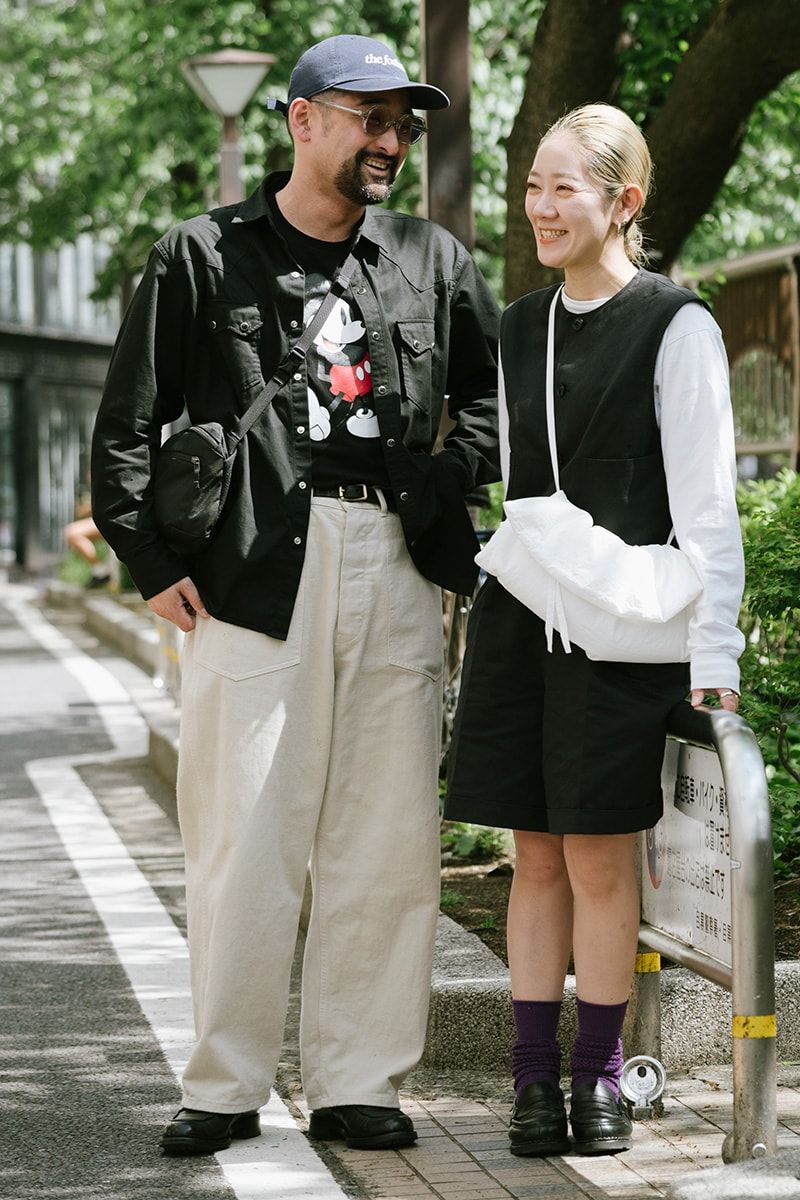 シャツ=ファウンダ Tシャツ=セブンバイセブン パンツ=マーティーアンドサンズ 靴=フォルメ 帽子=フォーティーセブン サングラス=グレープスアンドセラドン バッグ=アークテリクス