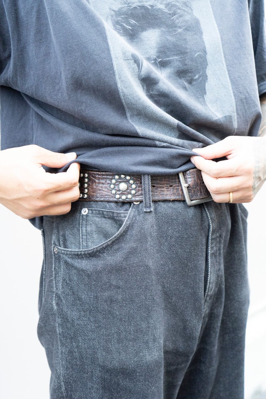 大人の色気が滲む、街角の”グレーコーデ”3選。彼らに共通する都会的ムードの所以 - 3枚目の画像