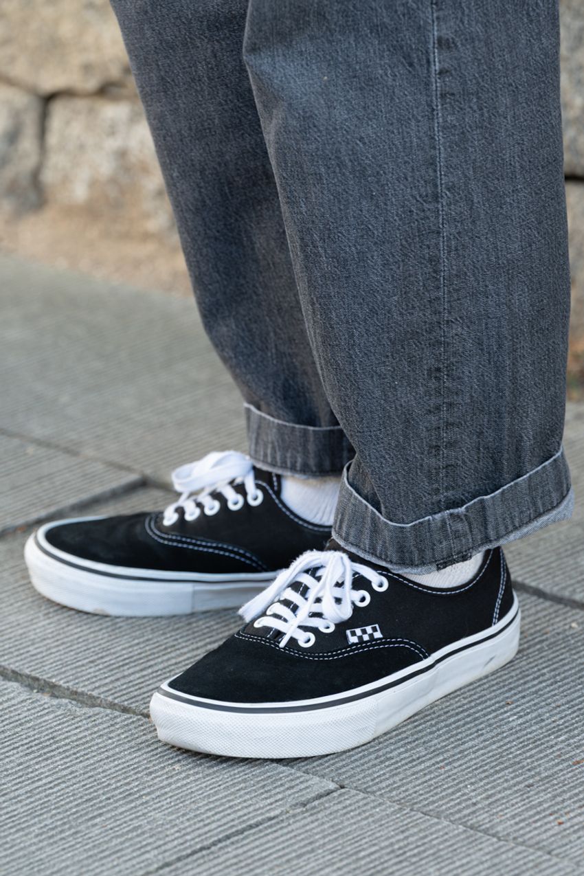 大人の色気が滲む、街角の”グレーコーデ”3選。彼らに共通する都会的ムードの所以 - 7枚目の画像