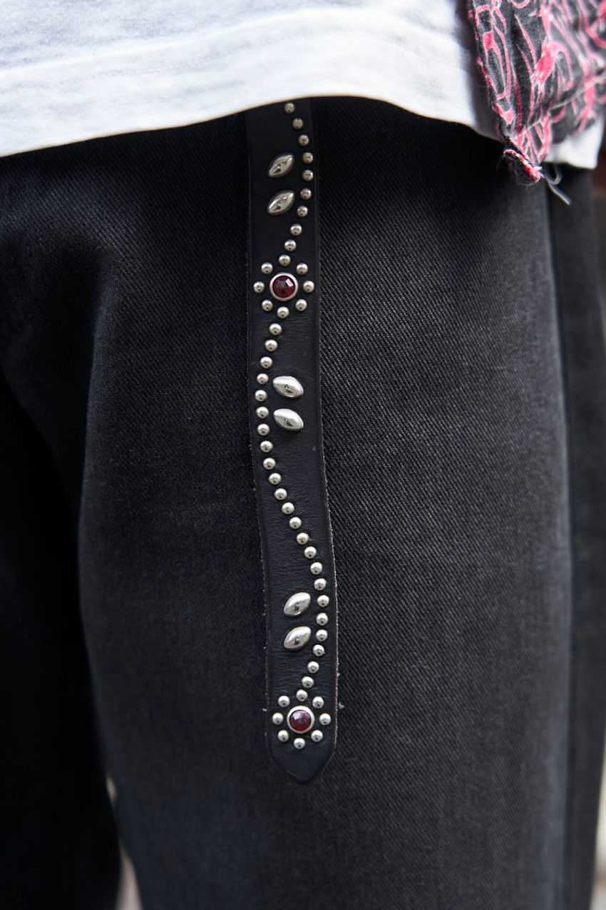 圧倒的安定感の“黒ビルケン“で、足元を引き締めた3人。その好サンプルをスナップで拝見 - 3枚目の画像