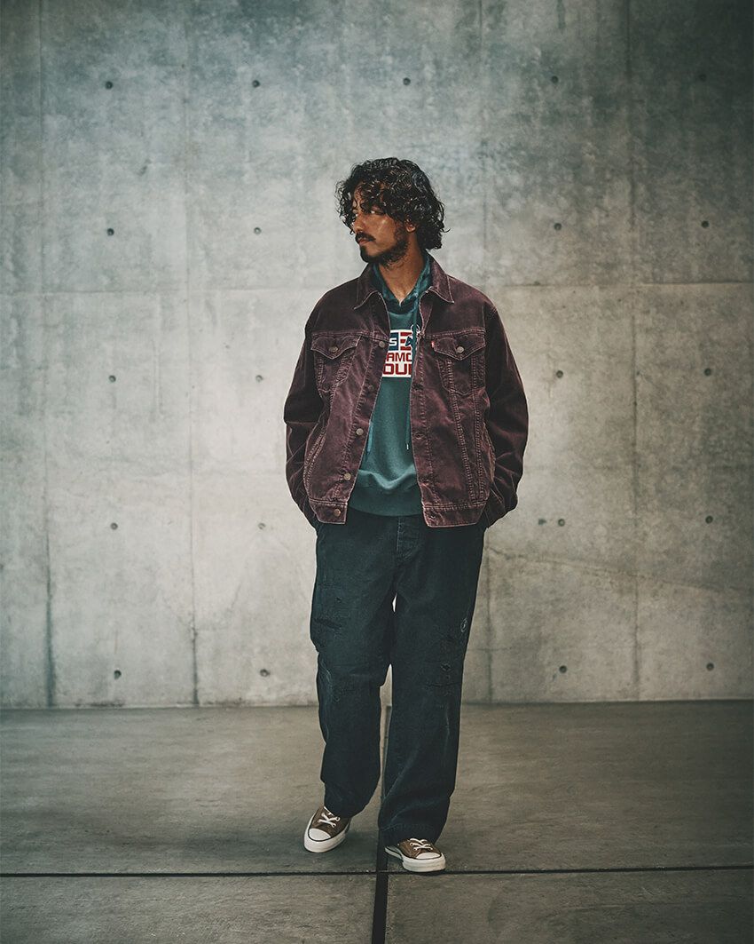 パンツ6万9600円、スニーカー2万4200円／ともにヒステリックグラマー　03-3478-8471