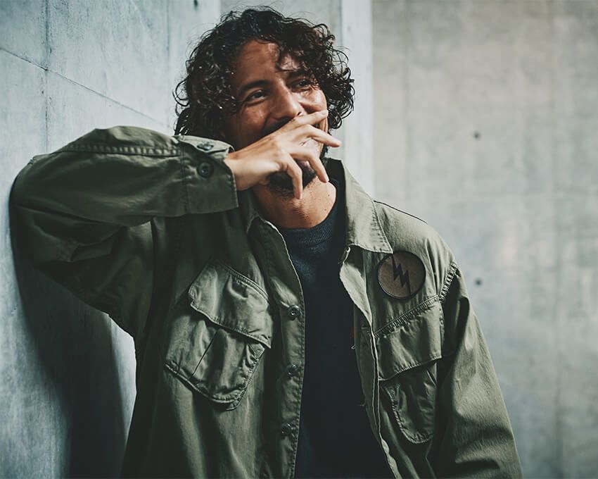 ジャケット5万2800円、ニット7万2600円／ともにヒステリックグラマー　03-3478-8471