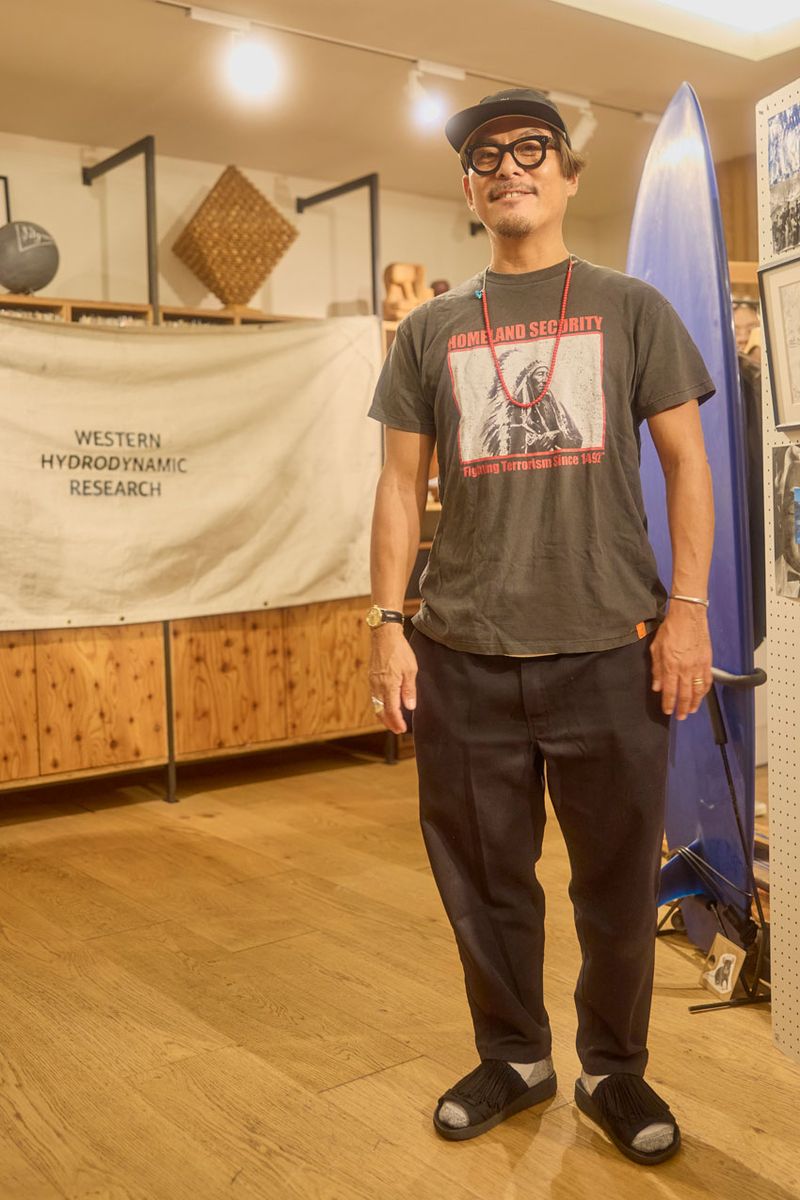 Tシャツ、パンツ＝トニーサイズアンドサン