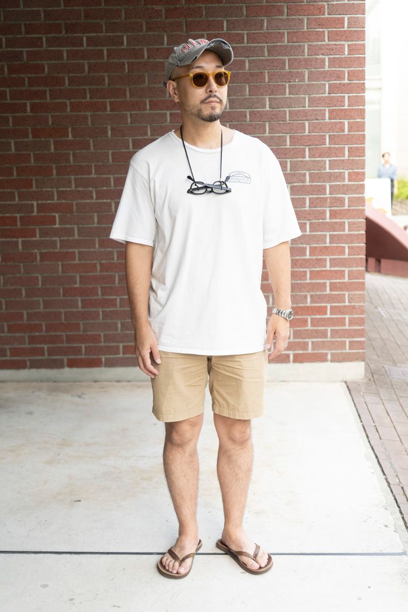 Tシャツ、パンツ=ともにパタゴニア シューズ=ノーブランド 帽子=オールドネイビー 眼鏡=白山眼鏡店 眼鏡2=ジュリアスタートオプティカル 腕時計=ロレックス ネックレス=ドド リング=エルメス リング2=ブシュロン
