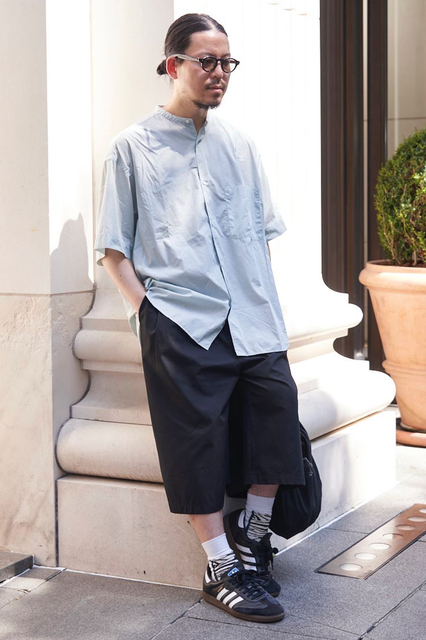 “極太パンツ”はシャツで攻略せよ！ダボっと＆シュシュっと。そのメリハリが大人に効く - 6枚目の画像