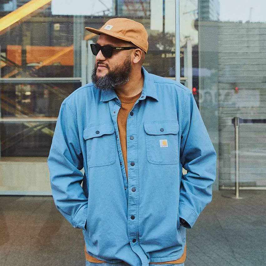 ショットガンダンディ（ShotGunDandy）●HIPHOP翻訳家。幼少期から沖縄で育ったマルチリンガルのアメリカ人。HIPHOPの深い知識を活かして楽曲の和訳やスラング、メッセージやリリックの意味などをYouTubeなどで解説し話題を呼んでいる。ビートサンプラーバトル「King of Flip 2023」ではベスト4入り。Instagram：@shotgundandy X：@ShotGunDandymk3