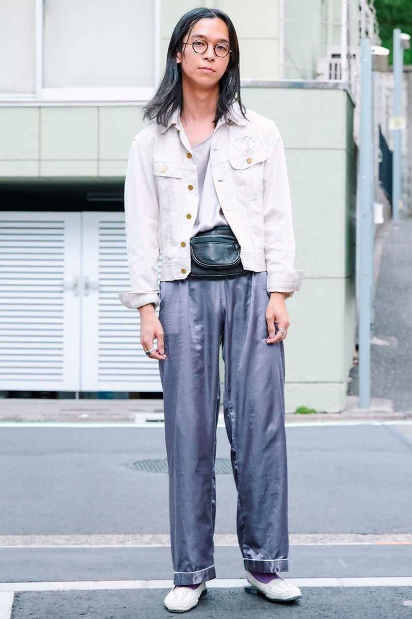 「ウエストバッグ」をセンス良く取り入れたコーデ例3選。斜め掛けやネック掛けなど使い方もチェック！ - 2枚目の画像