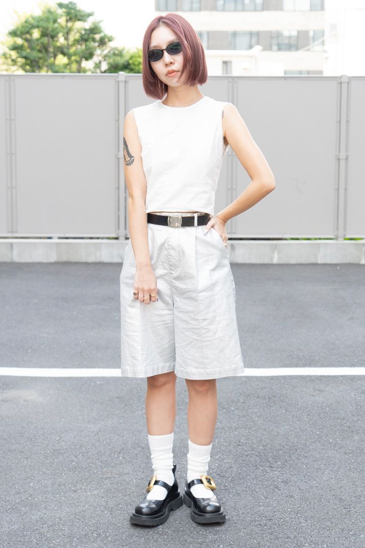 カットソー=マリオンヴィンテージ パンツ=古着 シューズ=ボッテガヴェネタ 眼鏡=ジンズ ベルト=コムデギャルソン 靴下=靴下屋 リング=トムウッド リング2=シハラ