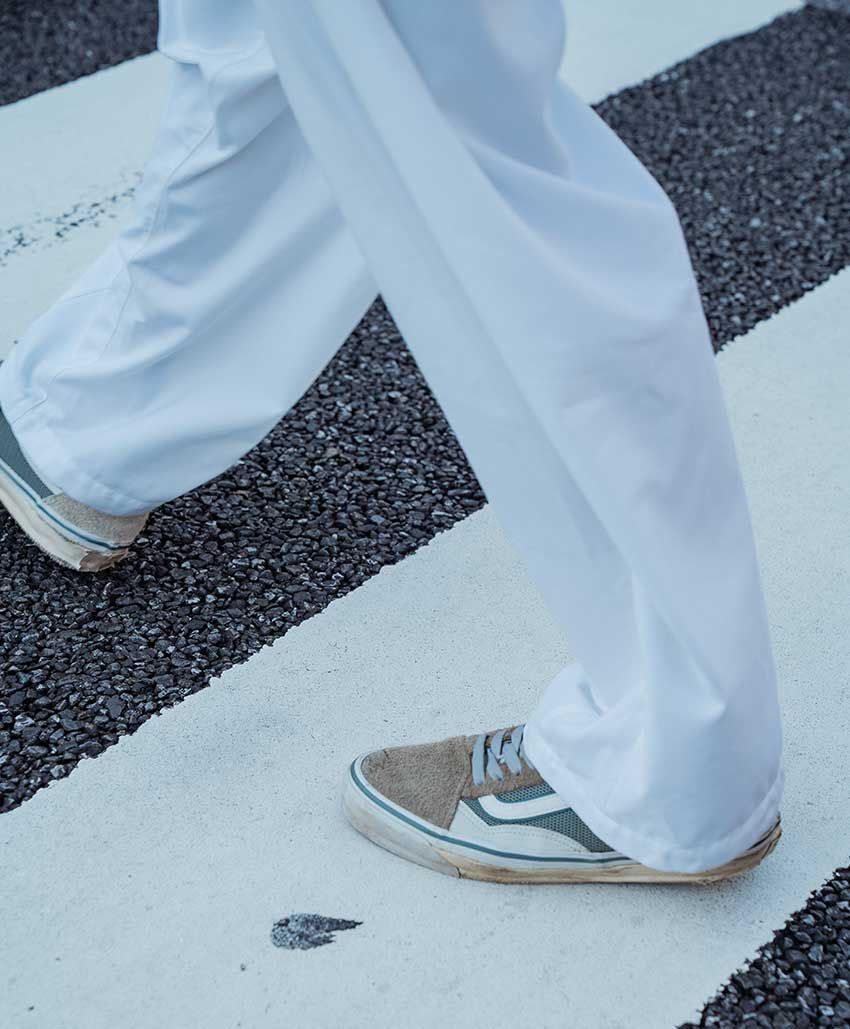 「基本、デニムは穿かん」俳優・駿河太郎さんを突撃パパラッチ！カルチャー香るコーデを徹底分解 - 16枚目の画像