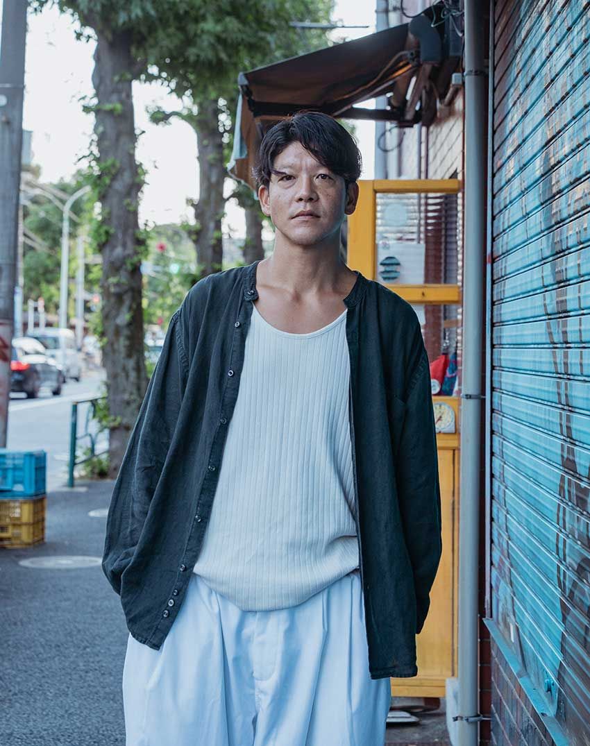 「基本、デニムは穿かん」俳優・駿河太郎さんを突撃パパラッチ！カルチャー香るコーデを徹底分解 - 19枚目の画像