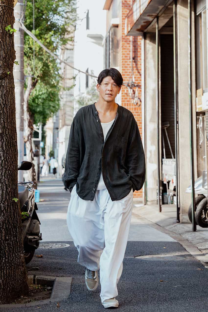 「基本、デニムは穿かん」俳優・駿河太郎さんを突撃パパラッチ！カルチャー香るコーデを徹底分解 - 14枚目の画像