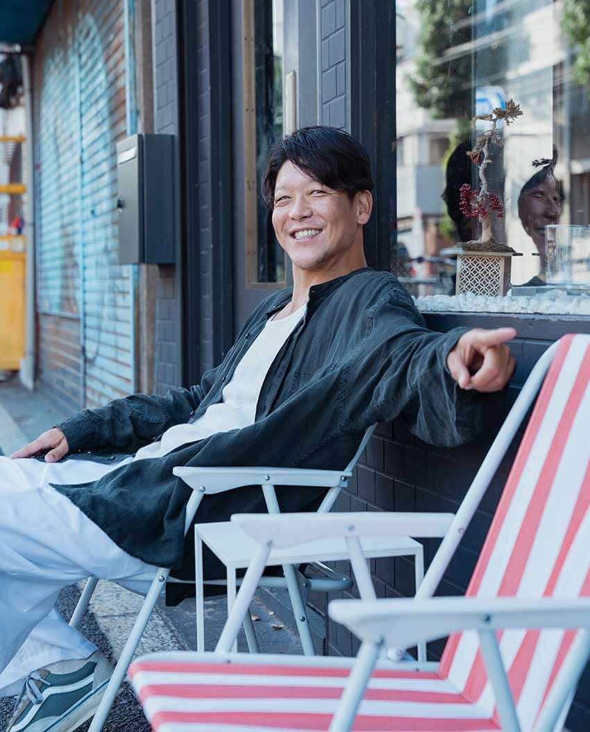 「基本、デニムは穿かん」俳優・駿河太郎さんを突撃パパラッチ！カルチャー香るコーデを徹底分解 - 6枚目の画像