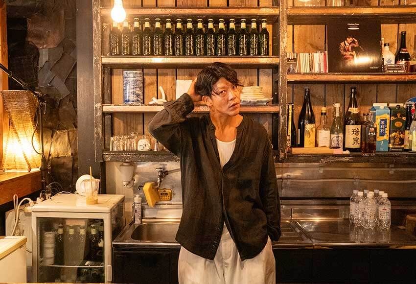 「基本、デニムは穿かん」俳優・駿河太郎さんを突撃パパラッチ！カルチャー香るコーデを徹底分解 - 26枚目の画像