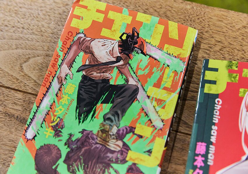 デンジの胸についているスターターを引っ張ると、頭部や腕がチェーンソーに変わる。