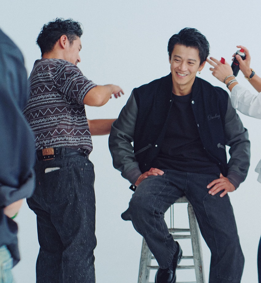 小栗 旬がスタイリスト三田真一とデニム対談「流行よりも、スタイル