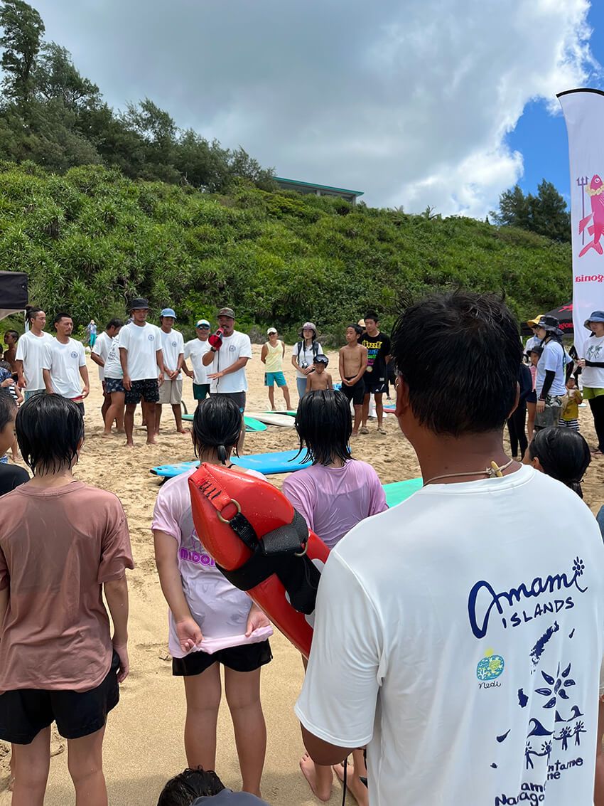 碇山さんは、プロサーファーであると同時に、奄美群島の自然環境の保護や保全、調査、研究、提言、さらには海洋保護に関する教育の発信などを行う一般社団法人NEDYの代表としても活動をしている。