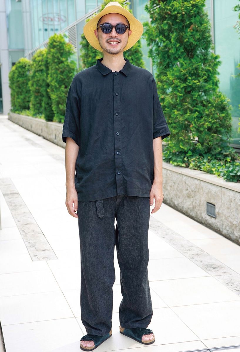 デニム=コモリ シャツ=不明 サンダル=ビルケンシュトック ハット=ヨウジヤマモト