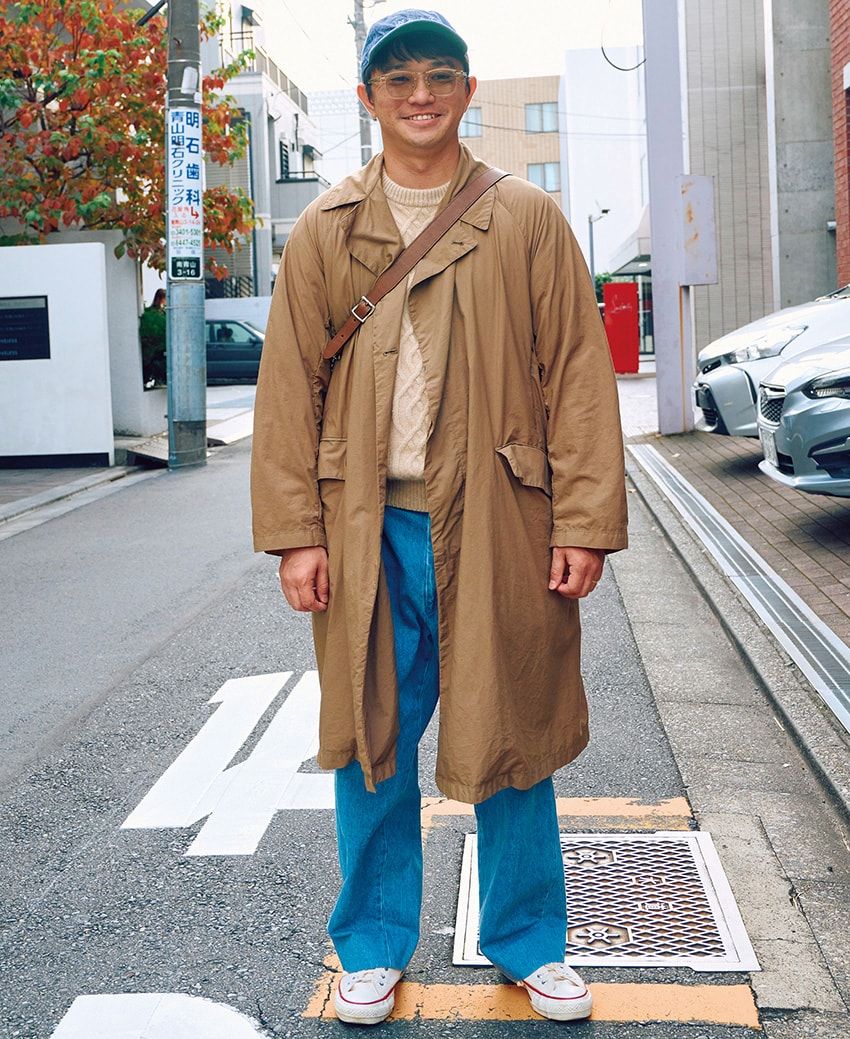 デニム、キャップ＝ニート　ニット＝へリル　コート＝テアトラ　スニーカー＝コンバース　メガネ＝アヤメ