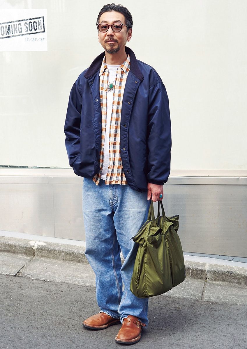デニム、シャツ、Tシャツ=ビームス プラス ジャケット=ビームス プラス × エンジニアド ガーメンツ 靴=ビームス プラス × モト