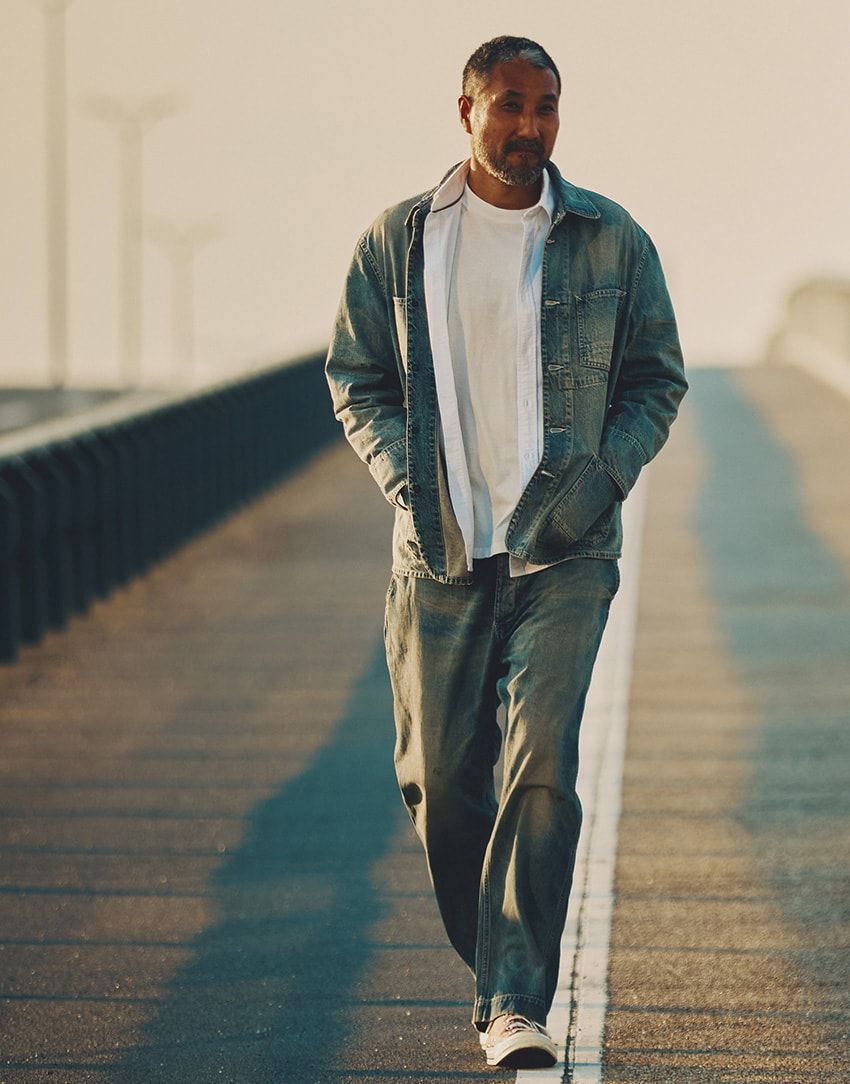 デニムジャケット8万2500円、デニム6万4900円／ともにデンハム（デンハム・ジャパン　03-3496-1086）、シャツ1万7600円／トミー ヒルフィガー　0120-266-484、カットソー1万7600円／ヒステリックグラマー　03-3478-8471、その他私物