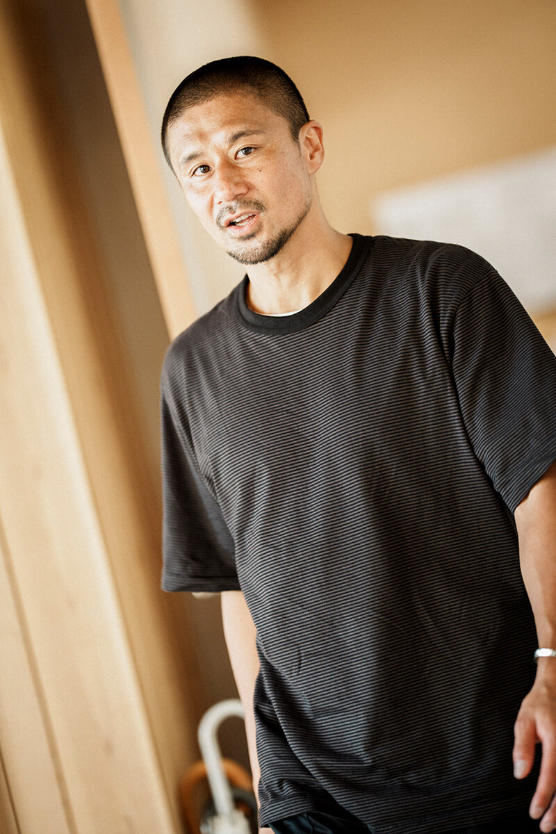 サッカー元日本代表・坪井慶介さんの“お洒落すぎる”私服姿をパパラッチ