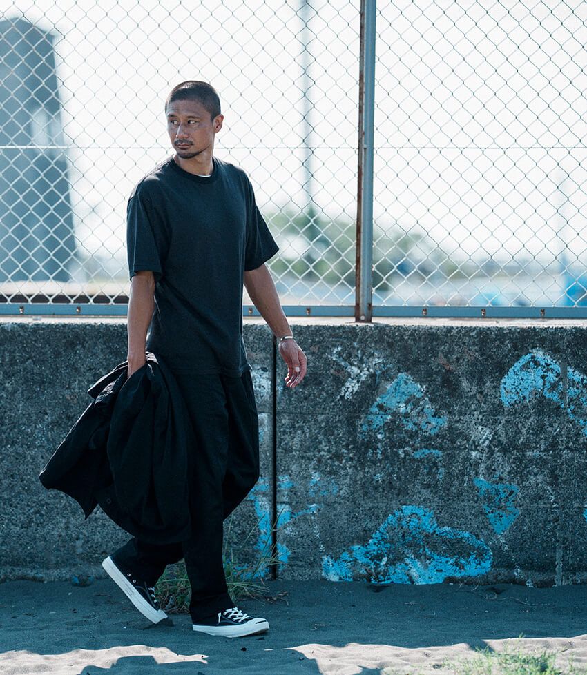 サッカー元日本代表・坪井慶介さんの“お洒落すぎる”私服姿をパパラッチ！ラジオ局で“出待ち”作戦を決行 - 10枚目の画像