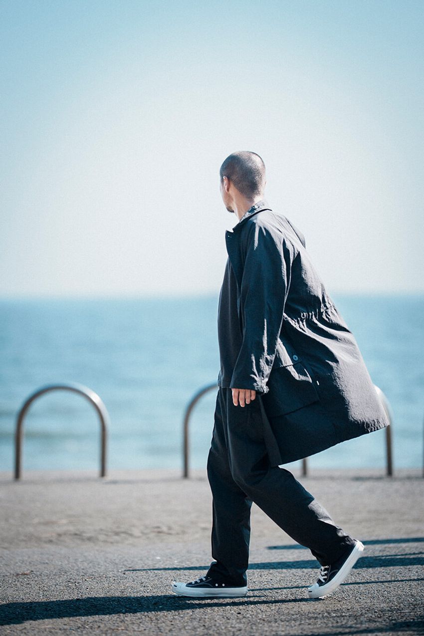 サッカー元日本代表・坪井慶介さんの“お洒落すぎる”私服姿をパパラッチ！ラジオ局で“出待ち”作戦を決行 - 13枚目の画像