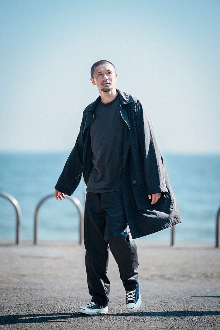 サッカー元日本代表・坪井慶介さんの“お洒落すぎる”私服姿をパパラッチ！ラジオ局で“出待ち”作戦を決行 - 14枚目の画像