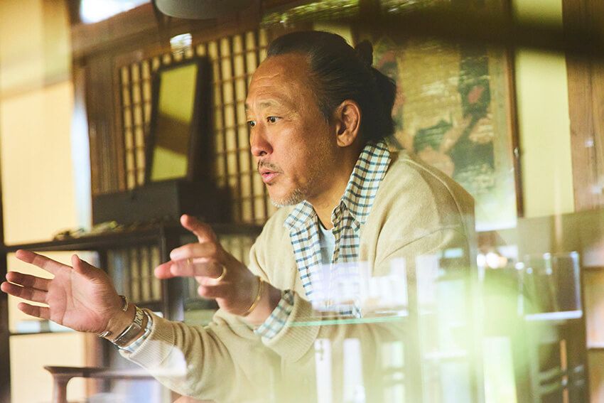 山越弘世（やまこし・こうせい）●20代でシップスのバイヤーを経験後、渡伊。帰国後、故郷の桐生にてセレクトショップ「ベルーリア」をスタート。2012年に鎌倉店、一昨年には京都店をオープン。2026年2月には熊本の名店、ピープルとのユニークな企画も構想中。常に本質を見極める審美眼で、大人のライフスタイルを提案し続けている。