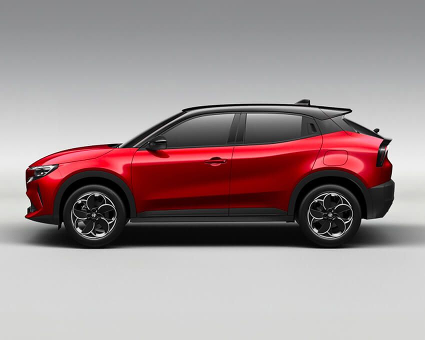 ボディサイズはいわゆるBセグメント。同じステランティスグループのフィアット「600」と共通のボディプラットフォームを採用している