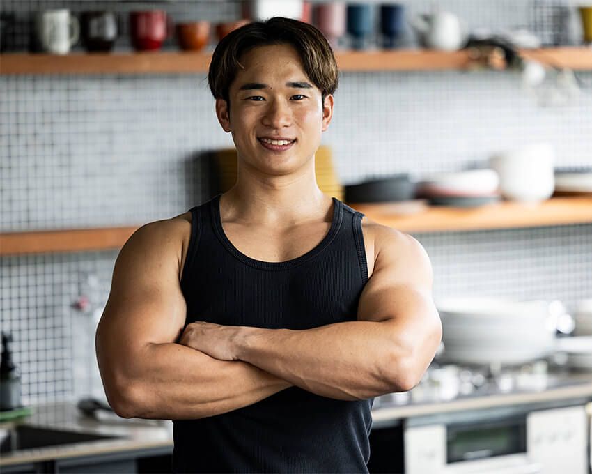 だれウマ●1998年生まれ。筋トレ好きの料理研究家、ダイエット料理研究家。自作のレシピを披露するYouTubeチャンネル「だれウマ【料理研究科】」は登録者数134万人。レシピ本を5冊出版し、『宇宙一ずぼら絶品めし』（KADOKAWA刊）はレシピ本大賞に入賞。腕周りは42cm。