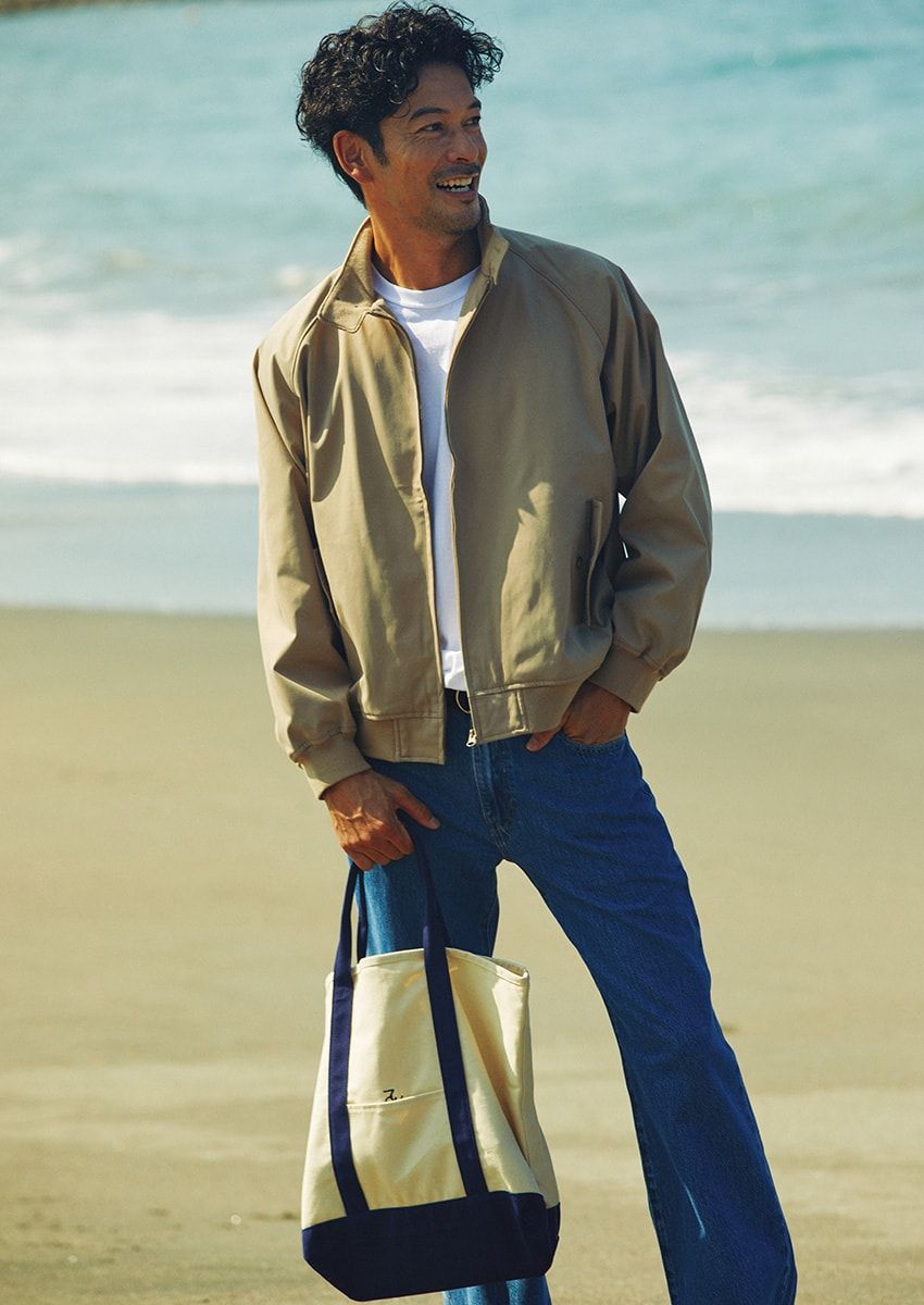 ジャケット2900円、バッグH36×W48×D17cm 1500円／ともにワークマン　workman.co.jp