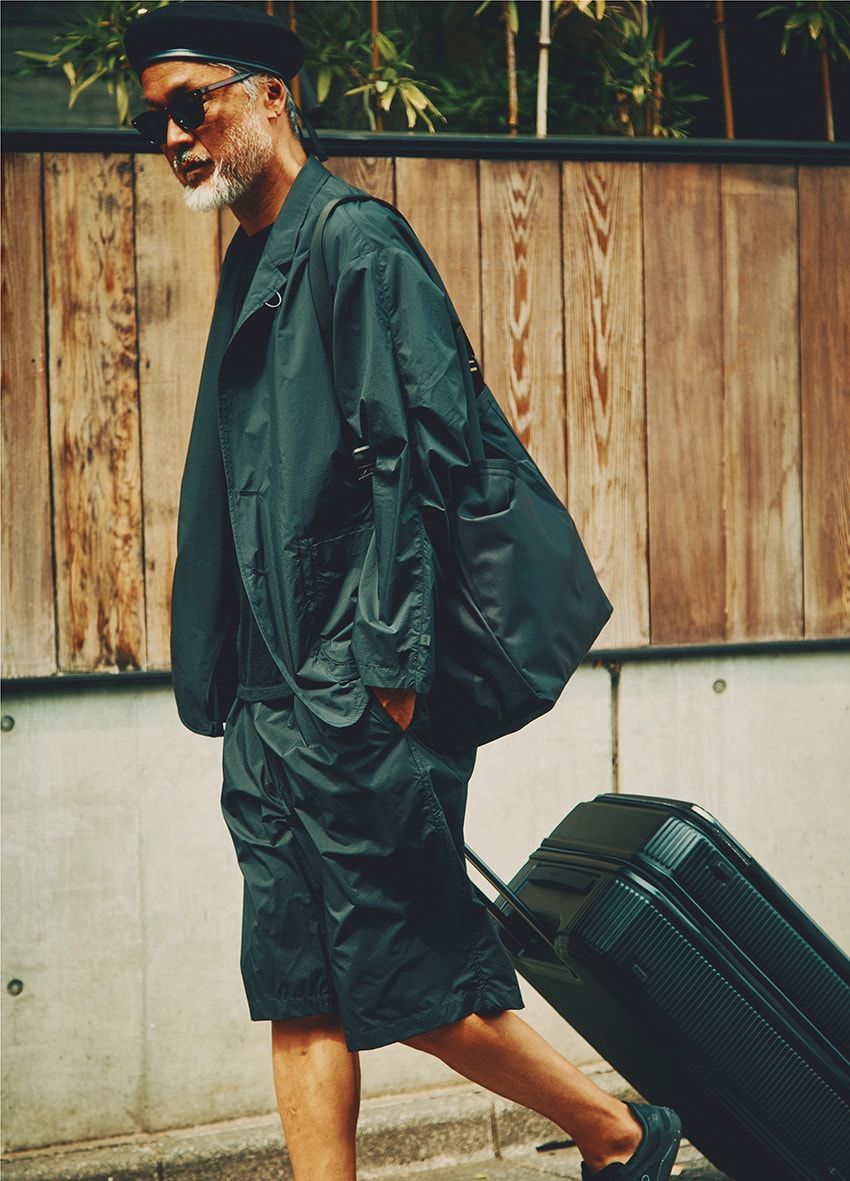 旅には“オールブラック”こそ万能！「ダイワピア 39」の上下を使った、種カジ流・出張コーデ - 2枚目の画像