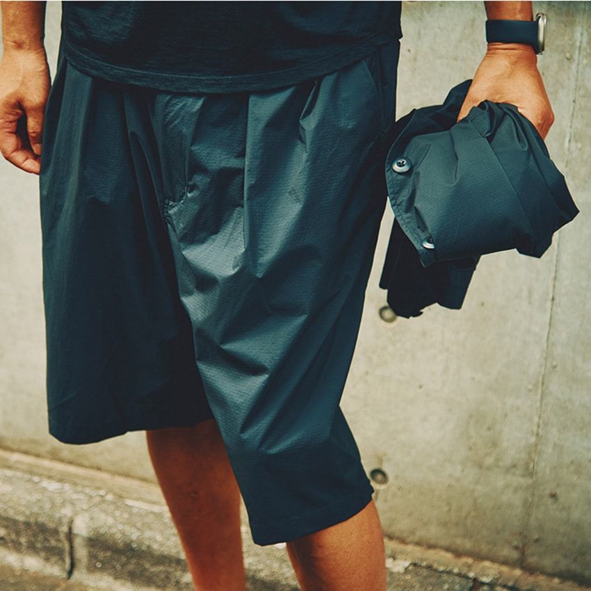 旅には“オールブラック”こそ万能！「ダイワピア 39」の上下を使った、種カジ流・出張コーデ - 5枚目の画像