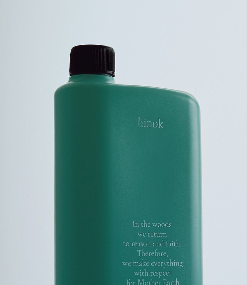 化粧品に使用される成分と同じ弱酸性中性洗濯洗剤。手洗いする際に肌への刺激が少なく、繊維にも優しい。ほかにハンドウォッシュやハンドバーム、石鹸、消臭スプレーがある。900㎖ 6490円／ヒノック（サン・スマイル　03-3505-4430）