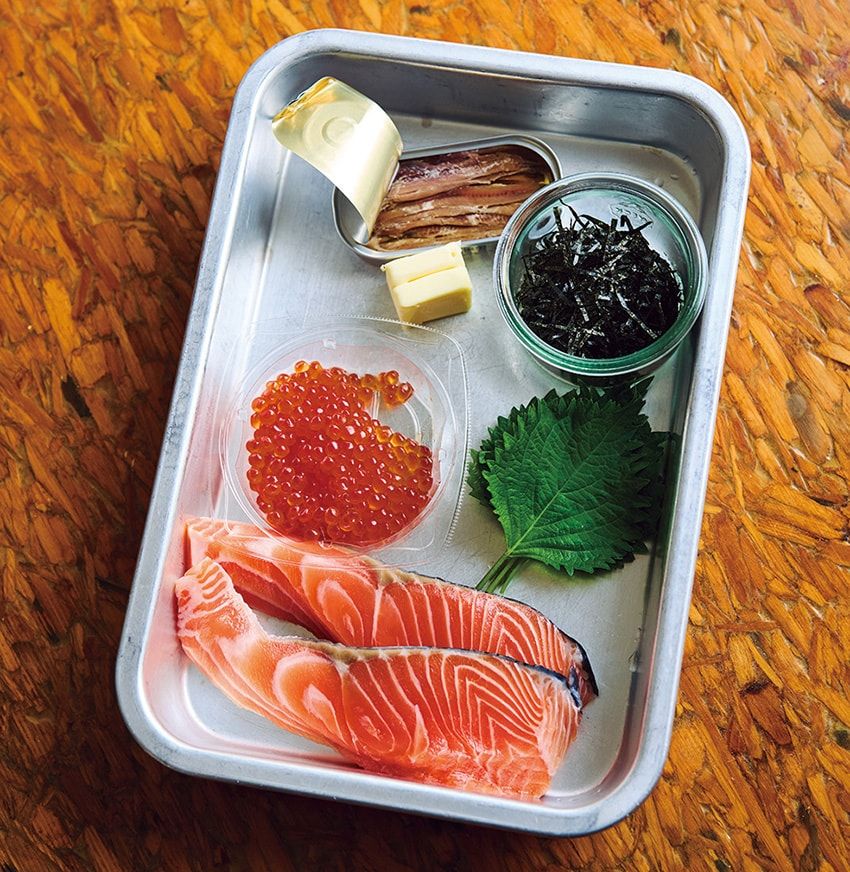 北海道グルメをアレンジ！ マーシー流「鮭の親子丼」、アンチョビバターでおいしさ底上げ - 1枚目の画像