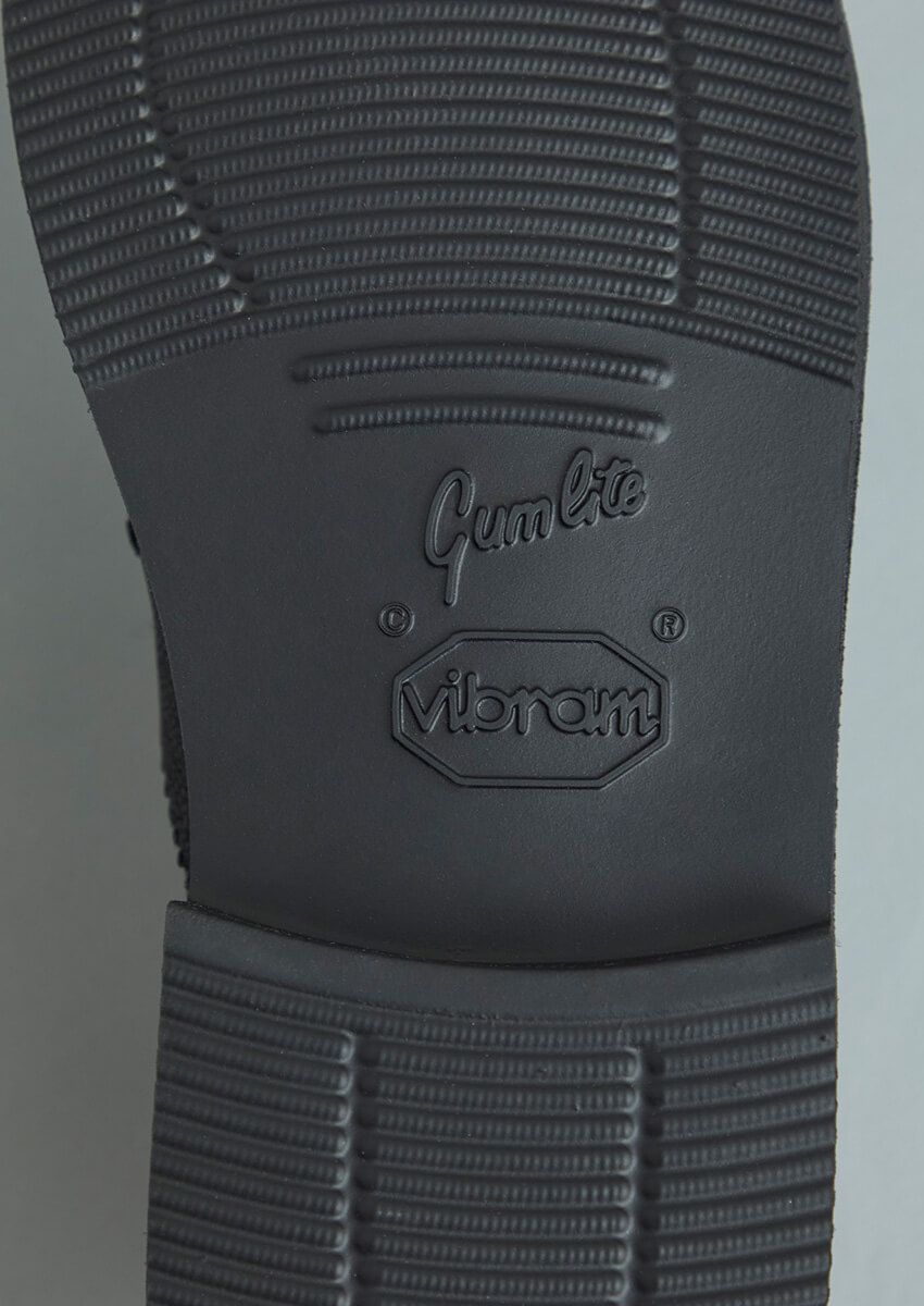 生誕75周年！クラークス「デザートブーツ」をユナイテッドアローズが料理。目印は“ピンキング” - 3枚目の画像