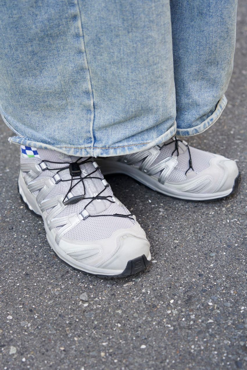 最新サロモンルックは黒以外も人気！街の大人たちが選んだモデルと履きこなしかた - 3枚目の画像