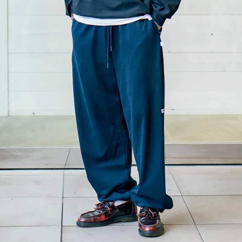 「ディッキーズ」で秋コーデを満喫！俳優・駿河太郎の私服パパラッチ【今週の人気記事TOP5】 - 1枚目の画像